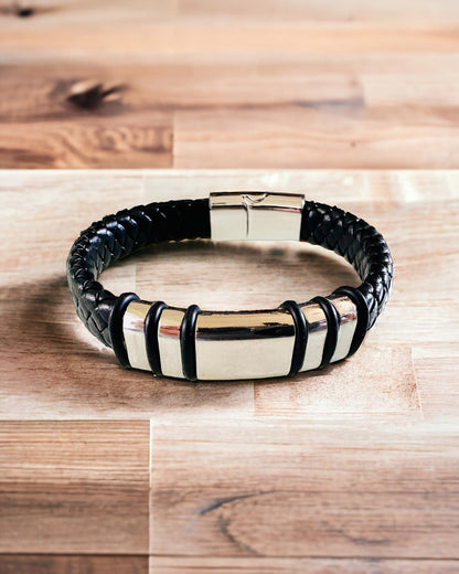 Pulseira de Moda Hip Hop para Homens com Gravação Personalizada e Fecho Magnético – Escolha o Estilo com Acentos Prateados ou Dourados, 22cm Couro PU