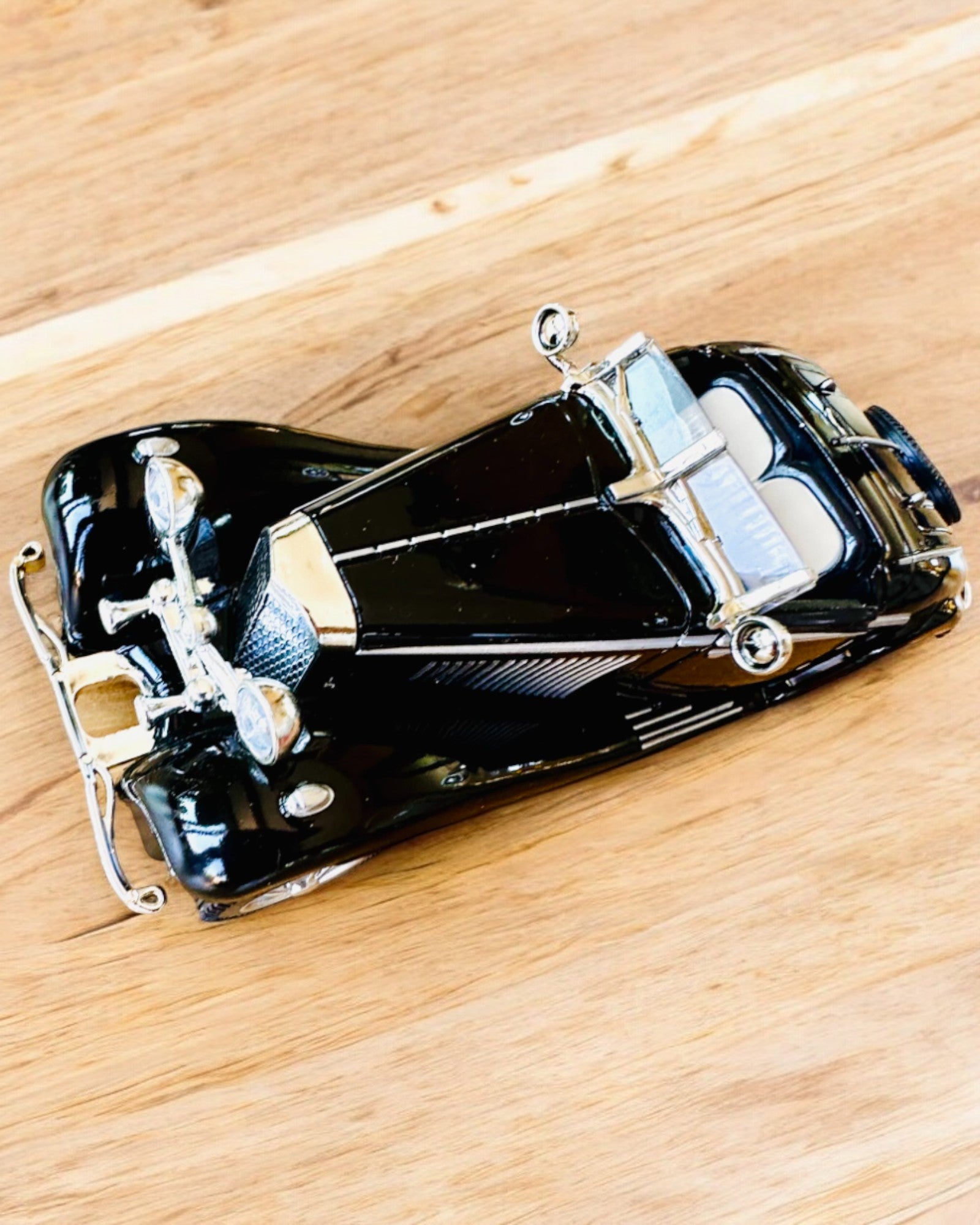 Modelo Miniatura de Carros Clássicos Retro - possibilidade de personalização para presente com gravação, 3 variantes à escolha