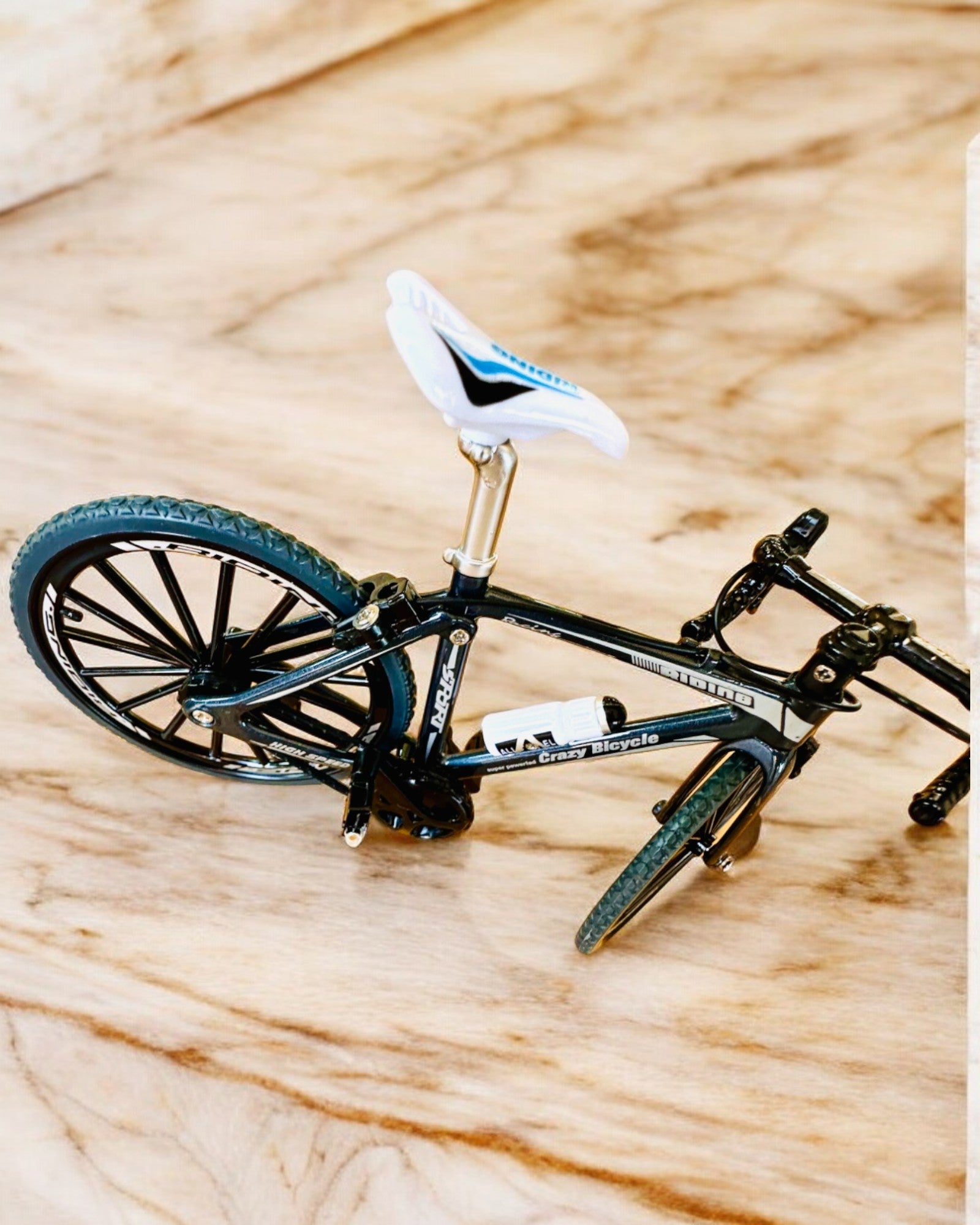 Modelo Miniatura de Bicicleta Metálica Vermelha "SpeedMaster" personalização com gravação para presente, 2 variantes de cor