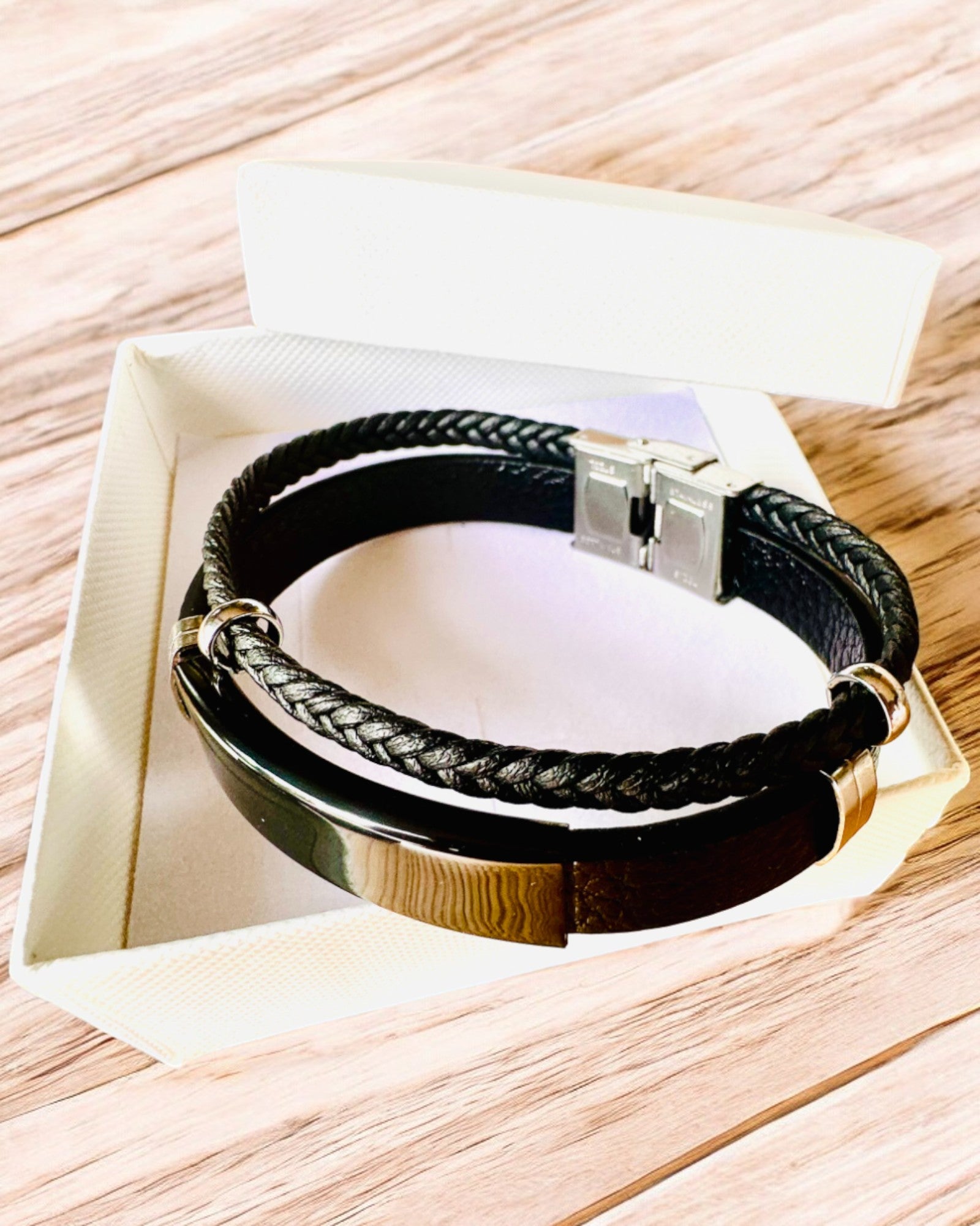 Pulseira Masculina de Couro PU e Aço Inoxidável com Opção de Gravação – Disponível em Duas Cores