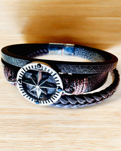 Pulseira "Compass Adventure" - possibilidade de personalização com gravação para presente, 2 variantes de cor disponíveis.