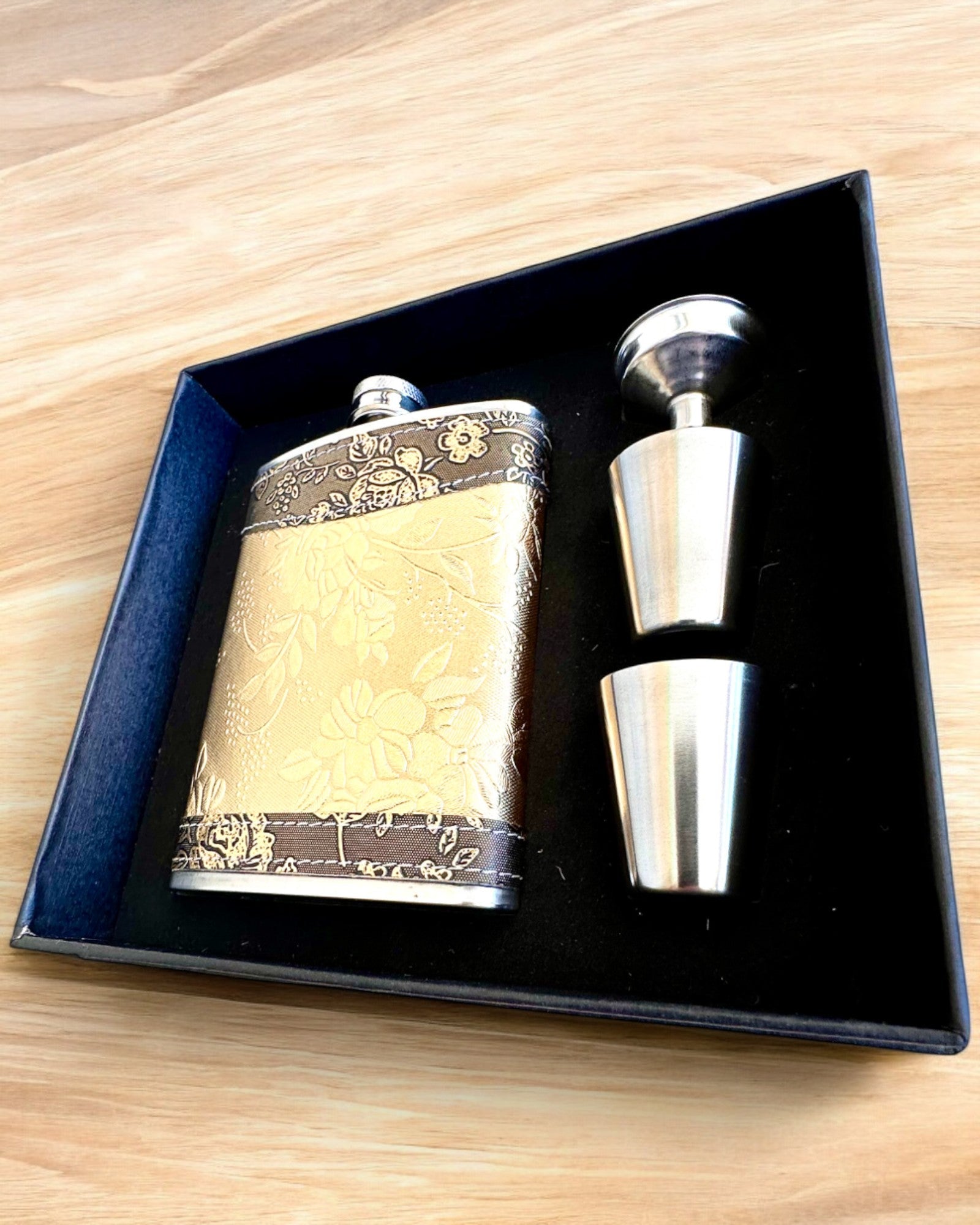 Flask elegante "Golden Rose" com conjunto de copos, personalização com gravação para presente