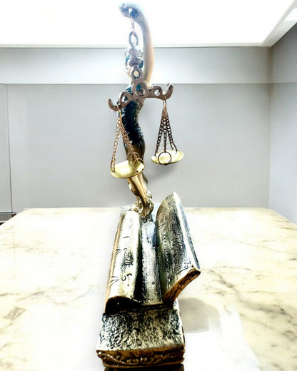 Estatueta "Justicia 2" - Deusa da Justiça – Decoração Artística para Prateleira, Artesanato em Resina, personalização com gravação