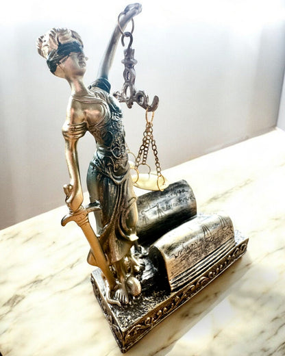 Estatueta "Justicia 2" - Deusa da Justiça – Decoração Artística para Prateleira, Artesanato em Resina, personalização com gravação