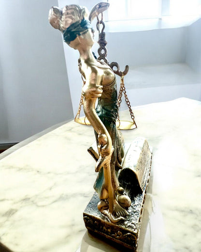 Estatueta "Justicia 2" - Deusa da Justiça – Decoração Artística para Prateleira, Artesanato em Resina, personalização com gravação