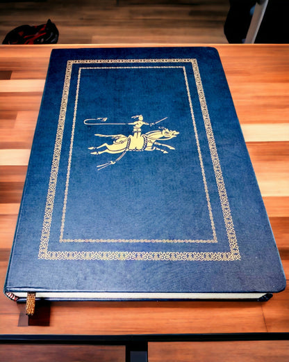 Caderno Clássico de Capa Dura com Motivo de Lançador - Azul Marinho. Possibilidade de gravação.