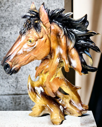 Escultura de Cavalo em Resina no Estilo Abstrato