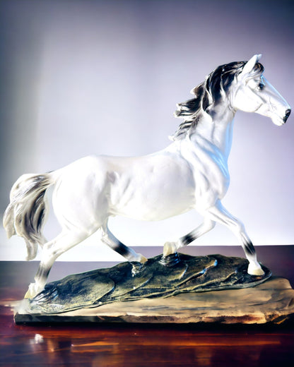 Escultura de Cavalo - Figura Decorativa com Possibilidade de Gravação