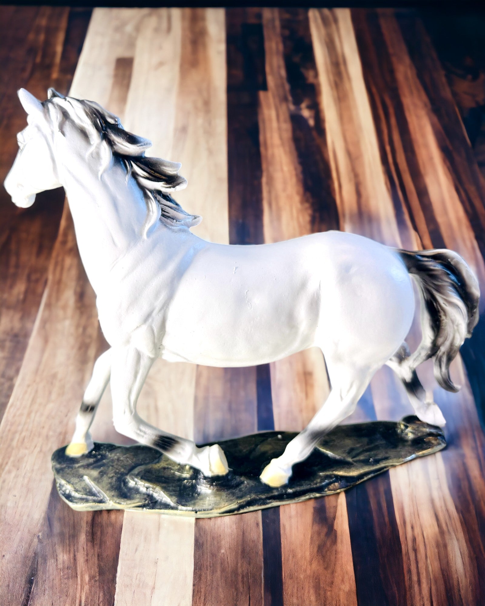 Escultura de Cavalo - Figura Decorativa com Possibilidade de Gravação