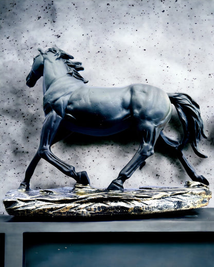 "Cavalo Negro" - Figura Elegante de Cavalo com Opção de Gravação