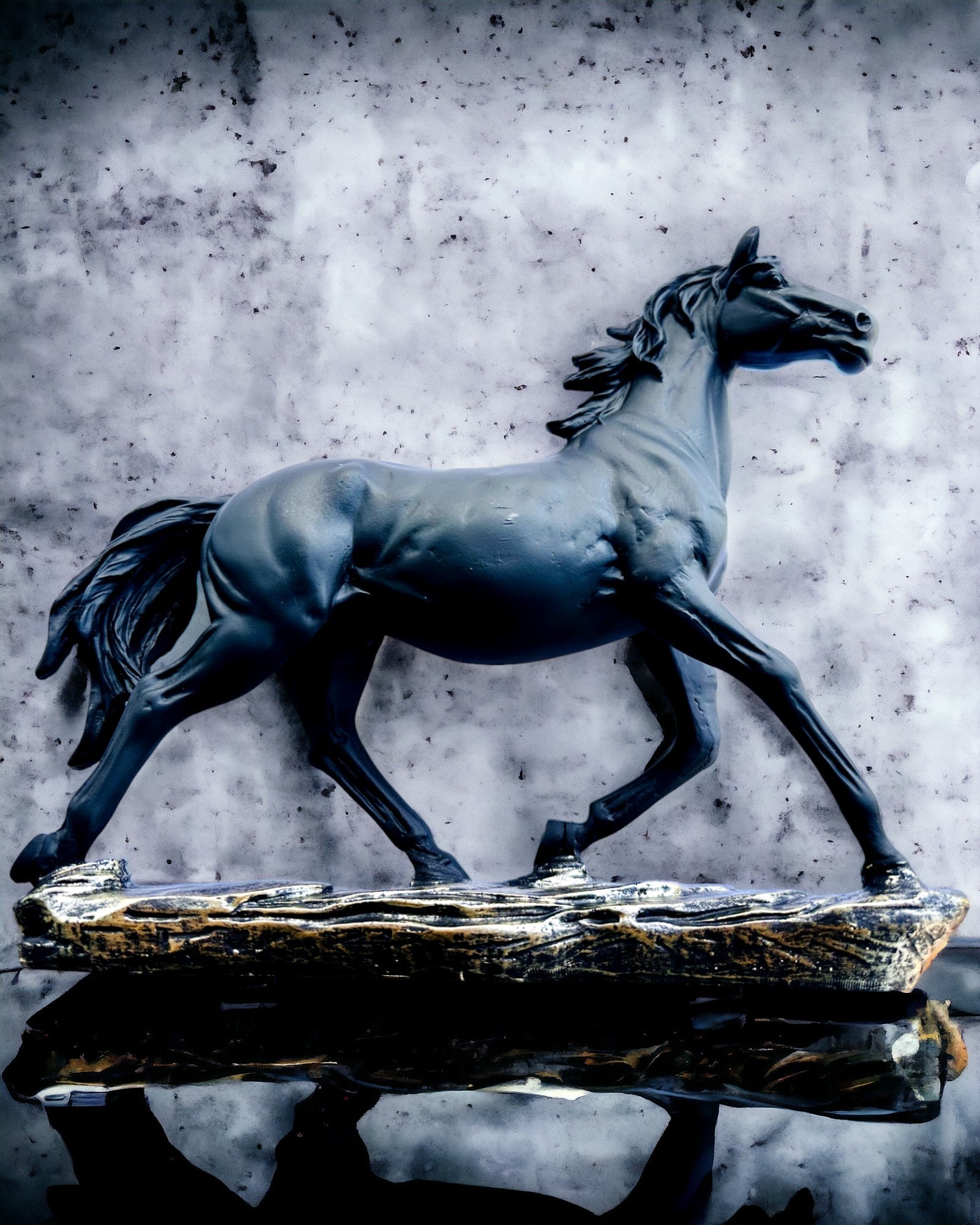 "Cavalo Negro" - Figura Elegante de Cavalo com Opção de Gravação