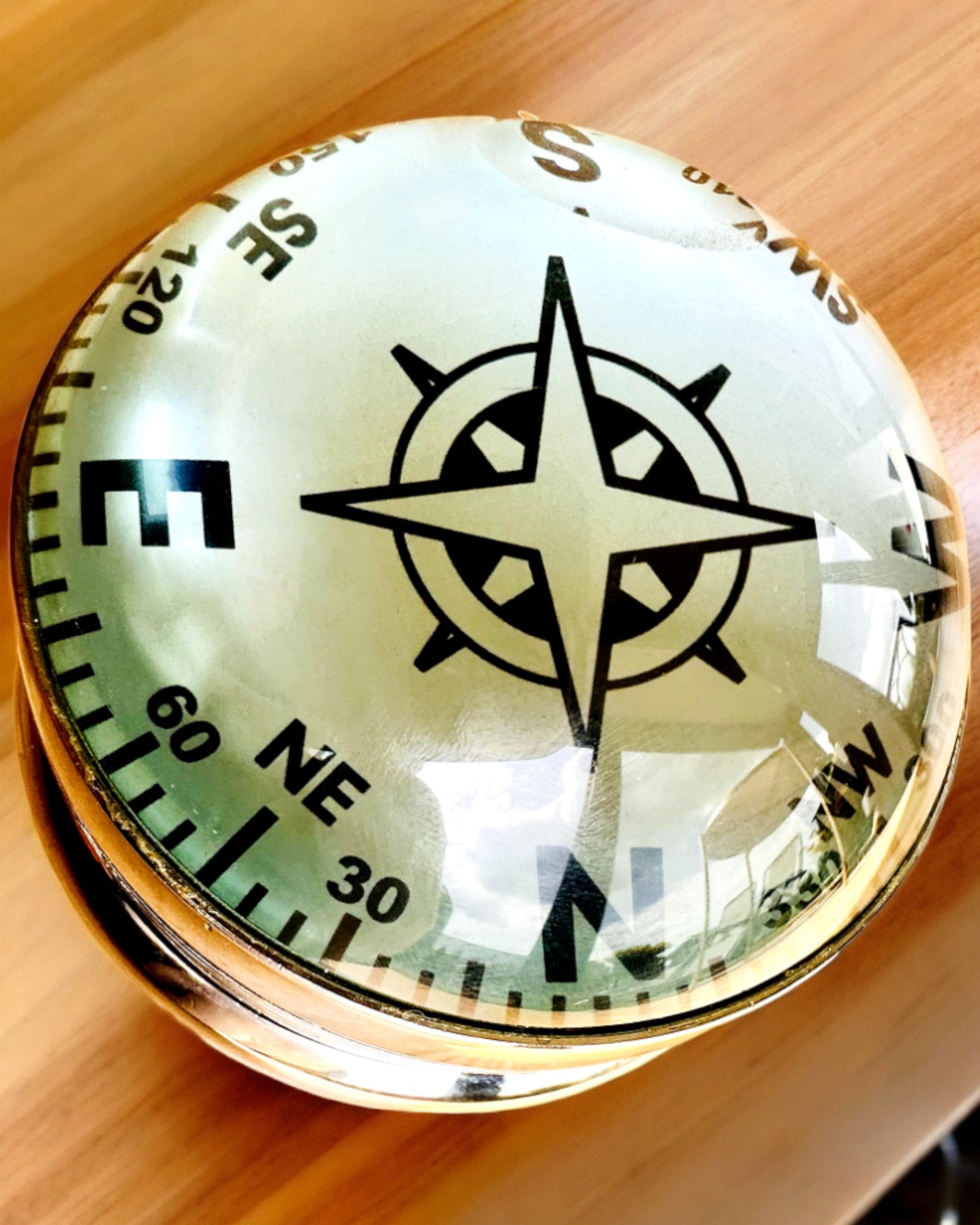 Bailey Compass Clock - Relógio Elegante com Motivo de Compasso com Possibilidade de Gravação