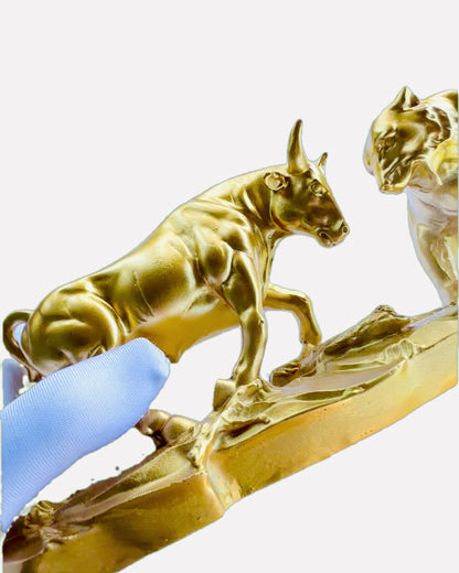 Duel Mocarzy - Escultura Decorativa Touro e Urso - possibilidade de personalização com gravação - cor dourada