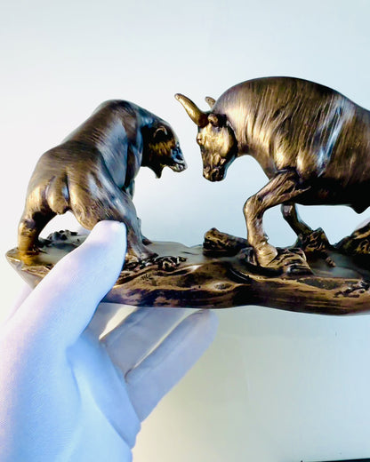 Escultura "Dois Rivais" - Touro e Urso - Simbologia do Mercado Financeiro, Possibilidade de Gravação - cor Cobre